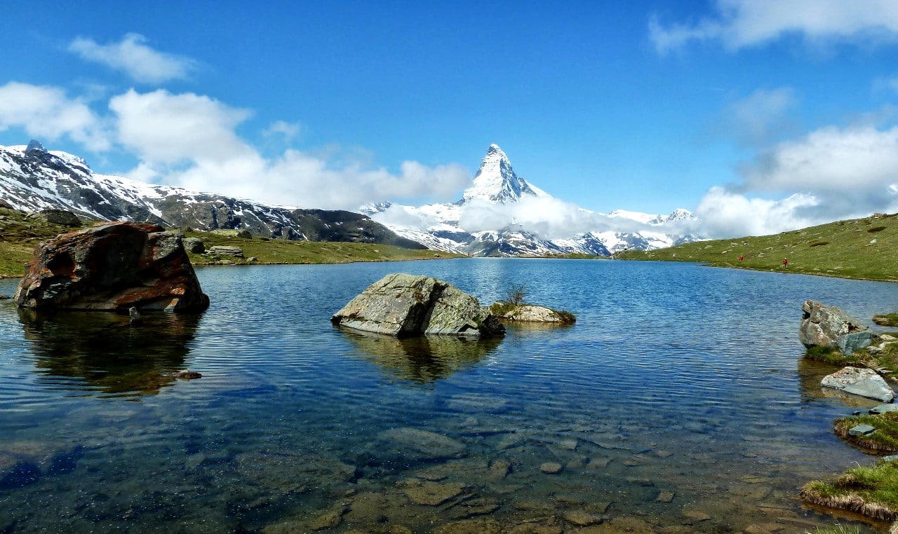 Stellisee with the Matterhorn reflected behind it on the 5 Lakes Hike