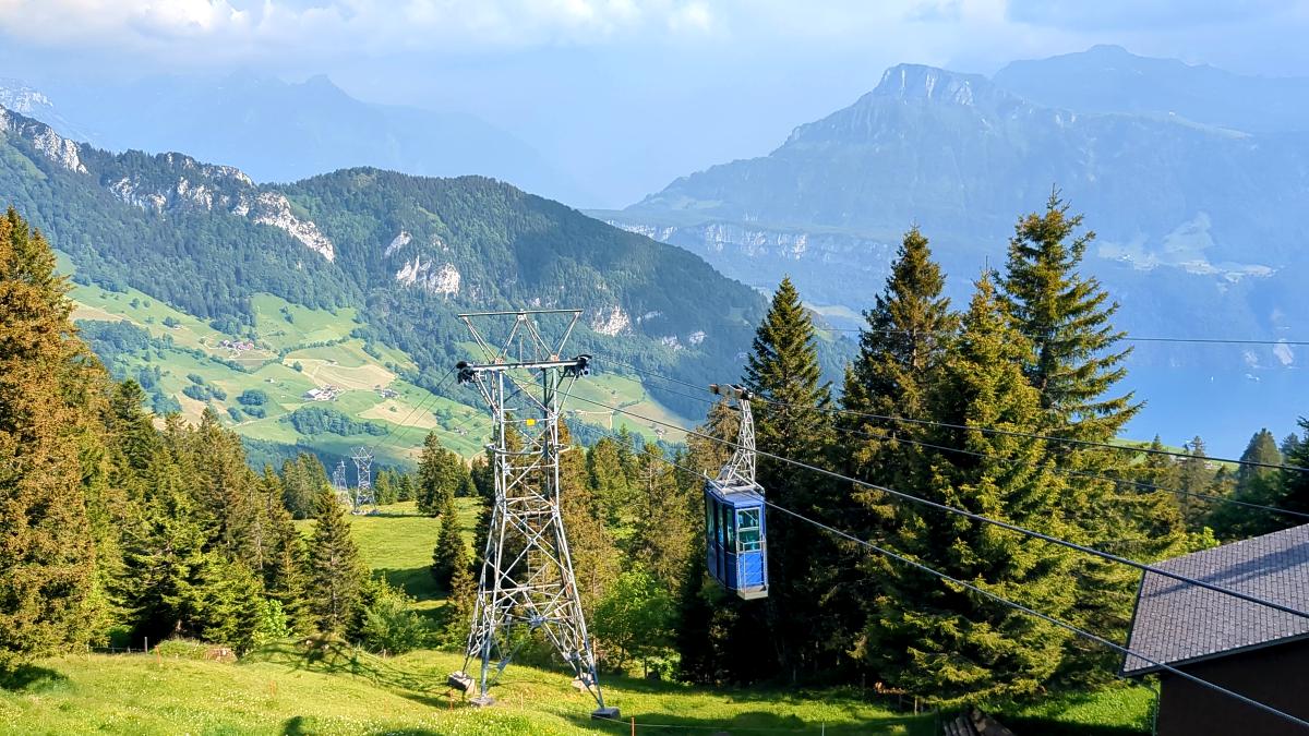 Rigi Burggeist terrace and the start of the Zwärgliweg family hike